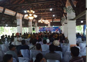 Rizky Ananda Sitorus, Anggota DPRD Kota Pematangsiantar menyapa ratusan warga kecamatan Siantar Timur, disela - sela pelaksanaan reses yang bertempat di kelurahan Siopat Suhu, Sabtu, (08/7/2023).