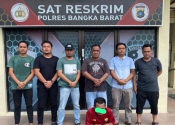Pelaku Welly Erisandi (38) pegawai samsat bangka barat pada Sabtu (/7/2023) ditangkap lantaran dugaan kasus penggelapan uang pajak kendaraan di tempatnya bekerja.
