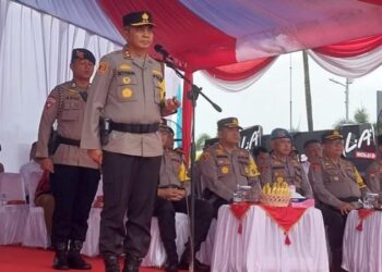 Polda Sulawesi Utara dan Polresta Manado melaksanakan apel gelar pasukan Operasi Kepolisian Kewilayahan Patuh Samrat 2023, Senin (10/7/2023) Sore, di lapangan Mega Mas Manado.