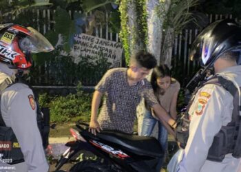 Tim Patroli Presisi Samapta Polresta Manado melaksanakan kegiatan rutin kepolisian yang ditingkatkan, Minggu (9/7/2023).