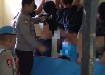 Personel Polsek Malalayang melaksanakan pengecekan terhadap tahanan yang berada alam Rutan. Rabu (12/7/2023).