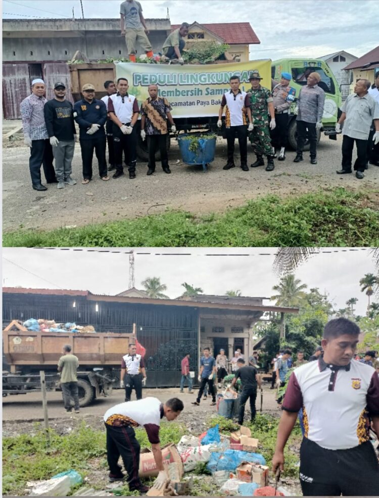 Polsek Paya Bakong Jajaran Polres Aceh Utara bersihkan sampah bersama Muspika setempat dan masyarakat yang digelar secara serentak seluruh indonesia dengan tema 'Peduli Lingkungan Bersihkan Sampah Serentak Bersama Polri'. Kamis 13 Juli 2023, Gampong Keude Paya Bakong.