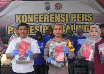 Pelaku yang diamankan yaitu JH (62), AS (51), TH (58) dan SR (51). Keempatnya merupakan warga Kecamatan Kalimanah, Kabupaten Purbalingga