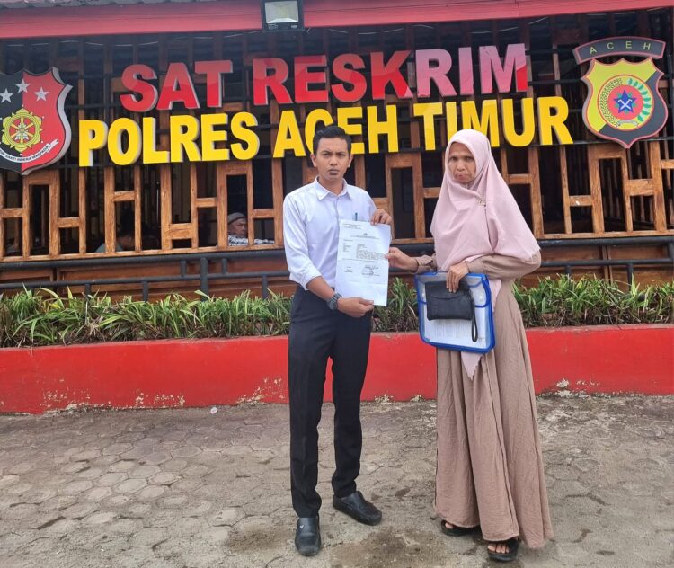 Kantor Yayasan Advokasi Rakyat Aceh (YARA) Perwakilan Langsa, H A Muthallib Ibr, SE,.SH,.M.SI,.M.Kn, Zaid Al Adawi, SH, Muhammad Nazar, SH, Riza Rahmad, A.Ma,.S.pd.I,.SH,.Gr, mendampingi Ainun Marhdiah korban pemalsuan tanda tangan untuk melaporkan MK, oknum yang berkerja di bank BSI di Idi Aceh Timur.
