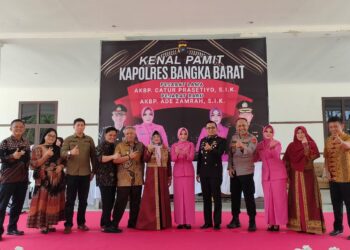 Polres Bangka Barat Lakukan Kegiatan malam kenal pamit Kapolres Bangka AKBP Ade Zamrah SIK dan Pejabat lama AKBP Catur Prasetiyo SIK, di Rumah dinas Bupati Kabupaten Bangka Barat, Jumat (14/07/2023).