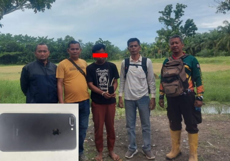 Pelaku R Alias DANI telah berhasil di amankan oleh Personel Polsek Kualuh Hilir di sebuah warung Bakso di Sidomakmur Desa Si Jawi Jawi Kec. Panai Hulu Kab. Labuhanbatu