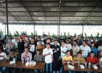 Bakal Calon Legislatif (Bacaleg) DPR RI Jamaluddin Idham bersilaturahmi dengan sejumlah tokoh masyarakat di Pidie di Caffee Aweesome, di kota Sigli, Kecamatan Pidie