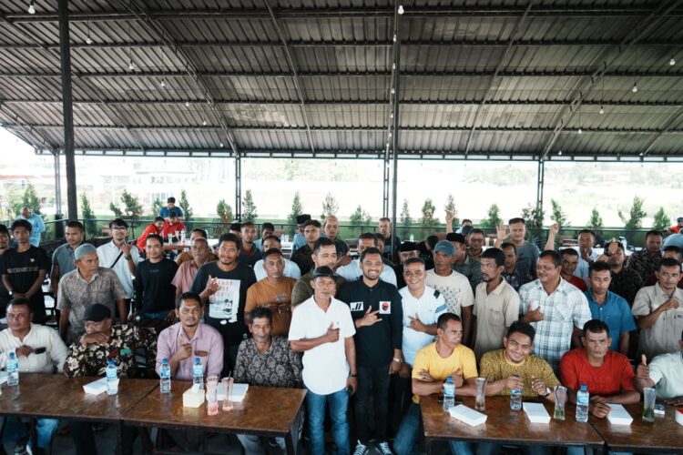 Bakal Calon Legislatif (Bacaleg) DPR RI Jamaluddin Idham bersilaturahmi dengan sejumlah tokoh masyarakat di Pidie di Caffee Aweesome, di kota Sigli, Kecamatan Pidie