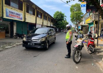 Personil Sat Lantas Polres Bangka Barat rutin melaksanakan kegiatan patroli siang hari di wilayah kabupaten Bangka Barat, Minggu (16/07/2023).