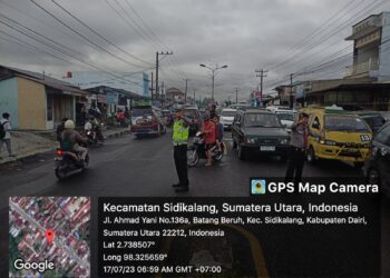 Personil Polres Dairi Melaksanakan kegitan Strong Point di setiap persimpangan Kota Sidikalang maupun Polsek jajaran dalam rangka antisipasi kemacatan lalu lintas pada saat jam masuknya anak Sekolah, Senin (17/07/2023)