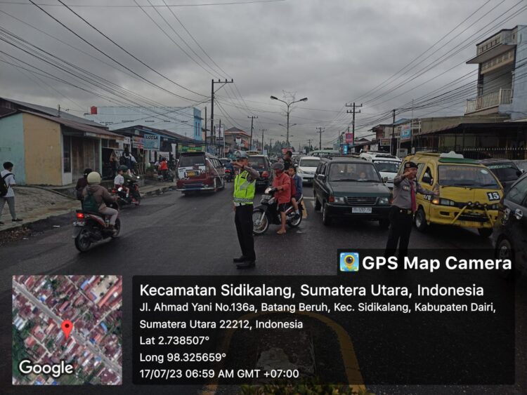 Personil Polres Dairi Melaksanakan kegitan Strong Point di setiap persimpangan Kota Sidikalang maupun Polsek jajaran dalam rangka antisipasi kemacatan lalu lintas pada saat jam masuknya anak Sekolah, Senin (17/07/2023)