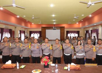 Kapolres Pematangsiantar AKBP Yogen Heroes Baruno SH S.I.K, menerima kunjungan dari Tim Biro Ops dan Dit Lantas Polda Sumut dalam rangka supervisi OPS kepolisian mandiri kewilayahan Patuh Toba tahun 2023 di Aula Widya Satya Brata Polres Pematangsiantar, Senin (17/07/2023)