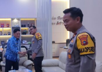 Kapolres Bangka Barat, AKBP Ade Zamrah, SIK, melakukan kunjungan kerja ke Pemerintah Kabupaten Bangka Barat dalam Kunjungan Kerja yang di Sambut Hangat Wakil Bupati Bangka Barat Bong Ming Ming, SE