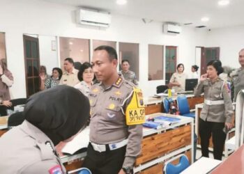 Dirlantas Polda Sumut, Kombes Muji Ediyanto SIK mengunjungi Kantor Samsat Medan Selatan, Medan, Selasa (18/7/2023). (Foto Dok/ Polda Sumut)