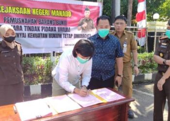 Kejaksaan Negeri Manado memusnahkan barang bukti (BB) berupa Narkotika dan BB perkara non Narkotika, Selasa (18/72023).