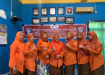 Ikatan Keluarga Wartawan Indonesia (IKWI) Kota Lhokseumawe menggelar acara donor darah dengan menghasilkan 34 kantong darah.