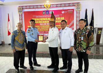 Brigjen Pol DR. Bambang Pristiwanto SH MH (Asdep Bidang Penanganan Kejahatan Transnasional dan Kejahatan Luar Biasa Deputi V Kamtibmas Kementerian Koordinator Politik Hukum dan Keamanan), didampingi AKBP DR. Benny M. Saragih S.I.K M.Si (Kabid Penanganan Kejahatan Transnasional dan Kejahatan Luar Biasa Deputi V Kamtibmas Kementerian Koordinator Politik Hukum dan Keamanan), mengunjungi Lembaga Pemasyarakatan Narkotika Kelas IIA Pematangsiantar dalam rangka monitoring dan evaluasi (monev), Kamis (20/07/2023).