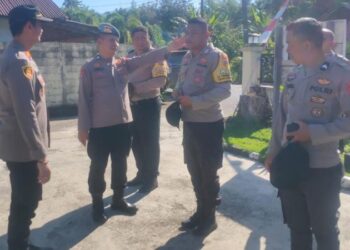 Polsek Wori laksanakan pemeriksaan kelengkapan diri dan Sikap Tampang personel dan yang dilaksanakan Kanit Propam Aiptu Joko Susilo, Kamis (20/7/2023).