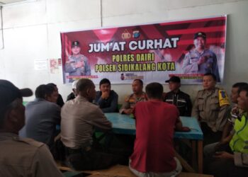 Kapolsek Sidikalang Kota AKP Sukanto Berutu, SH Bersama personil gelar kegiatan jumat curhat yang berlokasi di Stasiun Meliala jaya Desa Kalang Jl. Sisingamangaraja Bawah Kecamatan Sidikalang Kabupaten Dairi. Jumat 21-07-2023.
