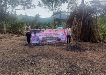 Kapolsek Parongil Hotman Purba Beserta Jajaran Polsek Parongil Aiptu Syahril Ps. Kanit Binmas, Ps.Kanit Samapta Aipda Nasib PT Sinaga terus menerus menyampaikan himbauan dan mengedukasi masyarakat agar bersama-sama mencegah terjadinya kebakaran hutan dan lahan di wilayah hukum Polres Dairi khususnya wilayah hukum Polsek Parongil, Jumat (21-07-2023).