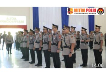 Upacara sertijab dipimpin Kapolda Sulsel Irjen Pol Drs. Setyo Boedi Moempoeni Harso, S.H., M.Hum di Aula Andi Mappaodang  Mapolda Sulsel, Jumat, (21/7/2023).