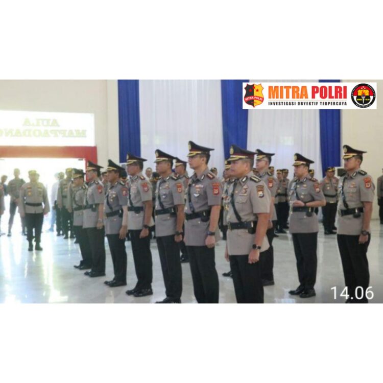 Upacara sertijab dipimpin Kapolda Sulsel Irjen Pol Drs. Setyo Boedi Moempoeni Harso, S.H., M.Hum di Aula Andi Mappaodang  Mapolda Sulsel, Jumat, (21/7/2023).
