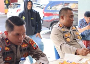 Wakapolresta Manado AKBP Faisol Wahyudi, S.I.K dalam program “Jumat Bacirita” kali ini menyambangi elemen masyatakat di wilayah hukum Polresta Manado, Jumat (21/7/2023) pagi.