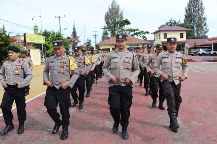 Kasat Samapta Polres Dairi AKP Tugono, SH dan Kbo Sat Sampta Polres Dairi IPDA JP. Karosekali Gelar Latihan Dalmas Dalam Rangka Kesiapan Personil Polres Dairi dalam menghadapi Pilkades dan Pemilu Tahun 2024.