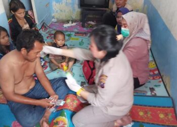 Biddokkes Polda Sumut beri trauma healing dan pengobatan bagi korban kejahatan jalanan, Kamis (20/7/2023). (Foto Dok/ Polda Sumut)