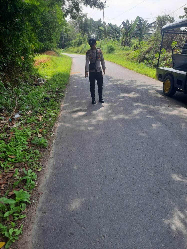 Sat Lantas Polres Bangka Barat melaksanakan olah TKP kecelakaan lalulintas yang lalulintas yang melibatkan kendaraan R4 VS R2 di Jl. Raya Ds Cupat Kec. Parit 3 Kab. Bangka barat.minggu 23 Juli 2023.