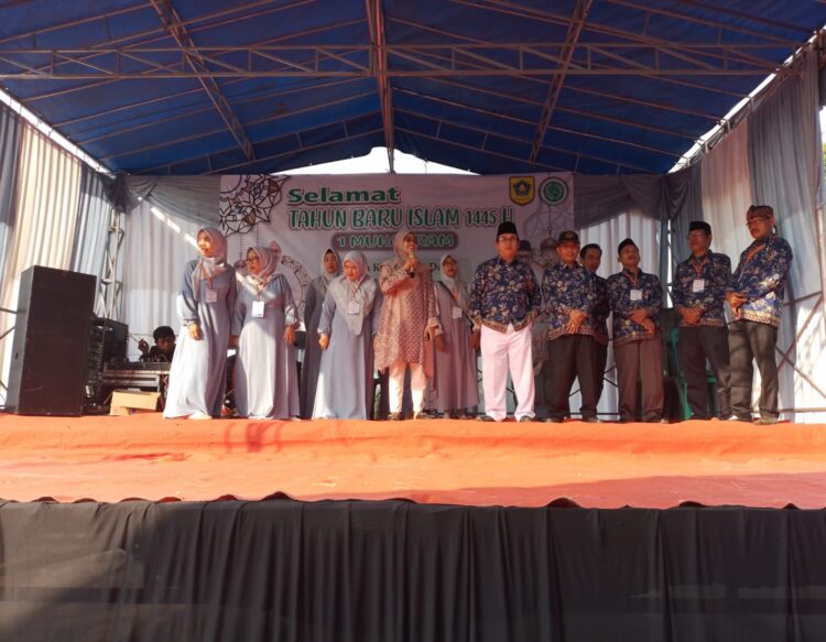 Perayaan Tahun Baru Islam 1 Muharram 1445 H, tahun ini di Desa Singasari Kecamatan Jonggol Kabupaten Bogor,minggu 23 Juli 2023 mengusung tema " SEMOGA KITA SEMUA DAPAT HIJRAH MENJADI PRIBADI YANG LEBIH BAIK "