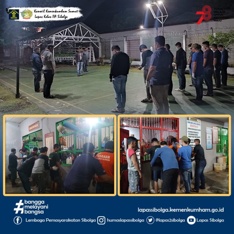 Lembaga pemasyarakatan (Lapas) kelas IIa Sibolga lakukan razia kamar hunian warga binaan, Minggu (23/07/2023) sekira pukul 21.00 Wib.