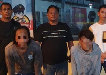 Tim Alpha Resmob On The Road (ROTR) Polresta Manado mengamankan dua orang laki-laki yang terduga melakukan pengeroyokan secara bersama-sama di Kelurahan Kombos Kecamatan Singkil