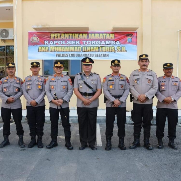 Serah terima jabatan Kapolsek Torgamba Labuhanbatu Selatan dari Plh Kapolsek Torgamba yang lama AKP Sunipan Gurusinga SH kepada Kapolsek Torgamba yang baru AKP Ilham Lubis SH yang di pimpin langsung Kapolres Labuhan batu Selatan AKBP CATUR SUNGKOWO, SH, MH