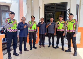 Tim Patroli Polres Nagan Raya Selasa (25/07/23) menyambangi kantor Badan Pengawas Pemilu (Bawaslu) kabupaten Nagan Raya dalam rangka memastikan tahapan pemilu berjalan lancar tanpa gangguan kamtibmas.