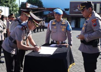 Kapolresta Manado Kombes Pol Julianto P. Sirait, S.H., S.I.K memimpin upacara Serah Terima Jabatan (Sertijab) sejumlah petinggi di jajaran Polresta Manado
