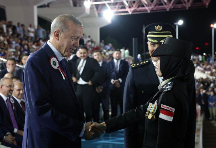 Perwakilan Polri yang mengikuti pendidikan Turkish National Police Academy (TNPA) selama 2 tahun diwisuda langsung oleh Presiden Turki Erdogan, Kamis (26/7/2023). (Foto Dok/ Humas Polri)