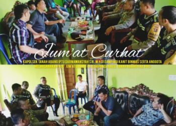 Kapolsek Tanah Abang IPTU Darmawansyah, S.H, M.H,didampingi oleh para Kanit dan Bhabinkamtibmas saat menggelar komunikasi secara efektif bersama masyarakat Desa Pandan Kecamatan Tanah Abang, Kabupaten PALI Provinsi Sumatera Selatan pada Jum'at (28/07/2023).