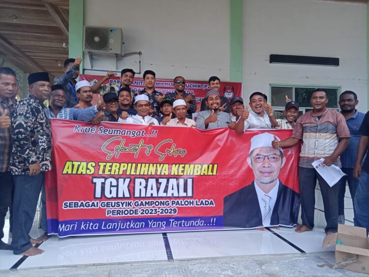 Tgk Razali Kembali terpilih sebagai Geuchik Gampong Paloh Lada untuk periode 2023 s/d 2029 kegiatan berlangsung di halaman menasah Gampong Paloh Lada Dewantara, Sabtu 29/7/2023.