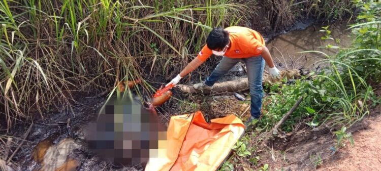 Mayat Jaimin (42) warga Gang Anggur RT. 001 RW. 012 Kelurahan Kelapa Dua, Kecamatan Ciracas Jakarta Timur, ditemukan sudah dalam keadaan meninggal dunia pada Minggu (30/7/2023) sekira jam 07.41, WIB.