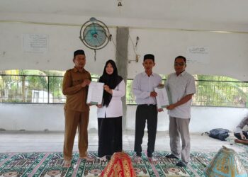 Camat Seunagan Saiful Bahri Senin (31/0723) dalam acara pelantikan aparatur desa Krueng ceuko hasil seleksi beberapa waktu lalu.