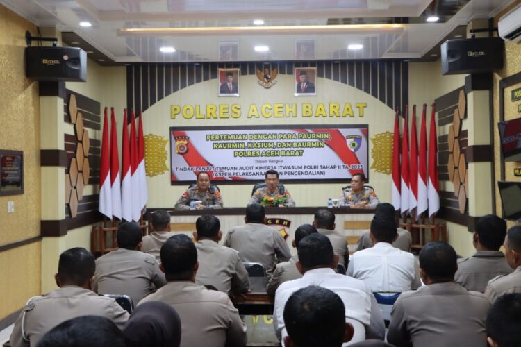Kapolres Aceh Barat AKBP Andi Kirana S.I.K, M.H., cek hasil tindak lanjut dari Bag, Sat dan Sie atas temuan Audit Kinerja Itwasum Polri Tahap II TA. 2023 Aspek Pelaksanaan dan Pengendalian, bertempat di Aula Polres Aceh Barat, Senin  (31/07/23).