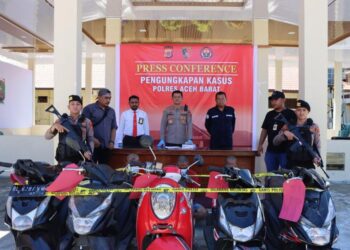 Press Release tentang kasus Pencurian Sepeda Motor (Curanmor) antar Kabupaten dengan Dua orang pelaku dan satu Penadah serta turut diamankan empat unit sepeda motor oleh Unit Resmob Sat Reskrim Polres Aceh Barat, Senin (31/07/2023) sekira pukul 14. 30 Wib.
