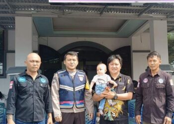 Dalam menjaga Situasi Kamtibmas Tetap Kondusif Personel Polsek Tombulu Laksanakan Paja Somat (Polisi jaga gereja dan Sholat Jumat), Minggu (30/7/2023).