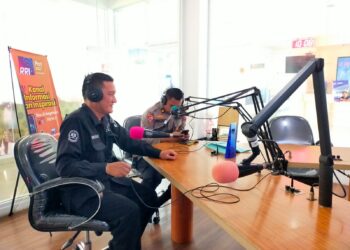 BERI PENJELASAN: Kabagops Polresta Deliserdang, Kompol Ricky Pripurna Atmaja S.I.K beri penjelasan saat menjadi narasumber di acara interaktif Halo Polisi di RRI Pro 1 FM 94,3 MHz, Rabu (2/8/2023). (Foto Dok/ Polda Sumut)