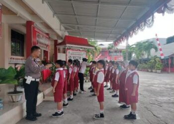 Satuan Lalulintas (Satlantas) Polresta Manado lakukan pelatihan Polisi Cilik (Pocil), Selasa (1/8/2023).