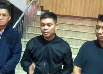 BERI KLARIFIKASI: Kabid Humas Poldasu Kombes Pol Hadi Wahyudi didampingi Kapendam I/BB Kolonel Inf Riko Siagian dan Kapolrestabes Medan Kombes Pol Valentino Alfa Tatareda SH SIK saat memberikan klarifikasi di Mapolrestabes, Minggu (6/8/2023).(Foto Dok/Polrestabes)