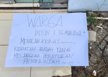PENOLAKAN: Tulisan yang berisi penolakan ibadah GMS di Komplek Pergudangan Golden Star No. 9 Tanjungmorawa, Minggu (6/8/2023). ( Foto Dok/ Warga)