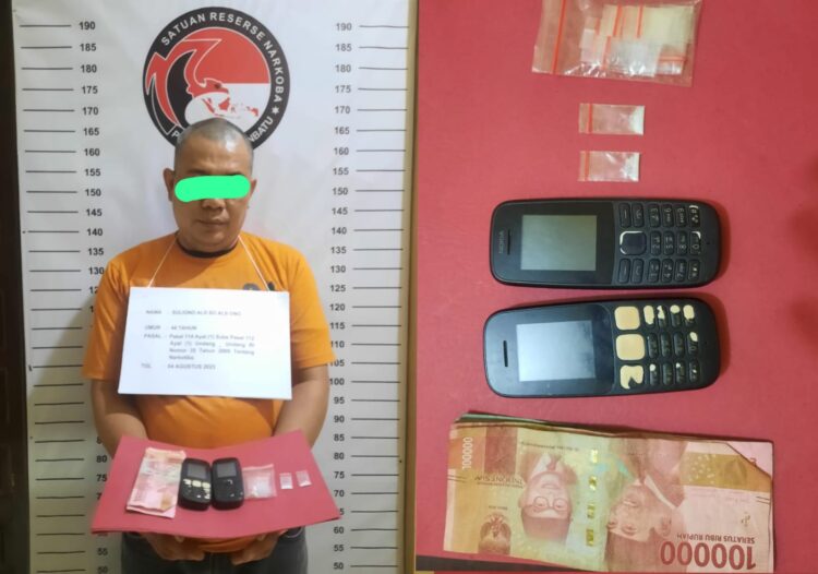 Satres Narkoba Polres Labuhanbatu meringkus pelaku S alias SO alias Yonk alias Ono (43).