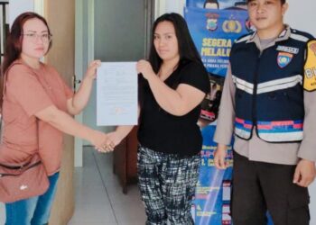 Personel Bhabinkamtibmas Polsek Tombulu lakukan penyelesaian masalah pencemaran nama baik, Senin (7/8/2023).